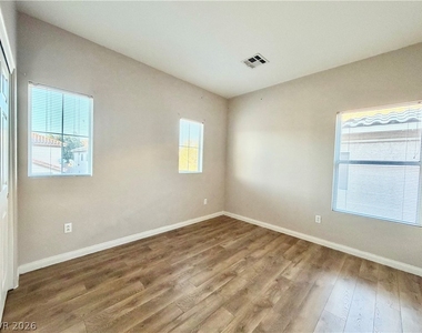 8917 Waltzing Waters Court - Photo Thumbnail 76