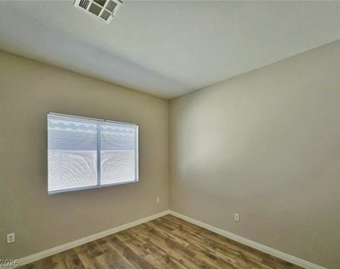 8917 Waltzing Waters Court - Photo Thumbnail 24