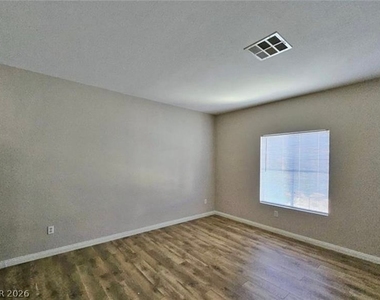 8917 Waltzing Waters Court - Photo Thumbnail 33
