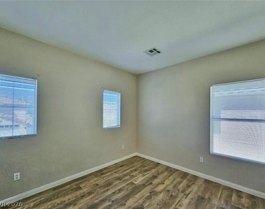 8917 Waltzing Waters Court - Photo Thumbnail 30