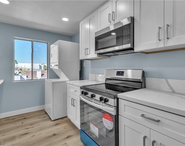 725 N Royal Crest Circle - Photo Thumbnail 11