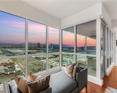 4525 Dean Martin Drive - Photo Thumbnail 10