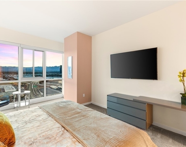4525 Dean Martin Drive - Photo Thumbnail 28