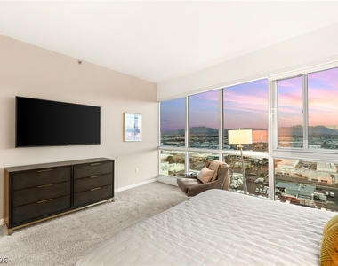 4525 Dean Martin Drive - Photo Thumbnail 38