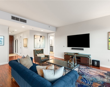 4525 Dean Martin Drive - Photo Thumbnail 6