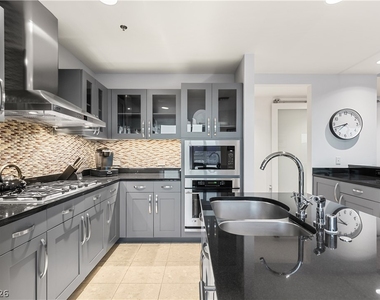 4525 Dean Martin Drive - Photo Thumbnail 18