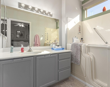16215 W Desert Winds Drive - Photo Thumbnail 14