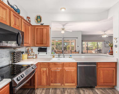16215 W Desert Winds Drive - Photo Thumbnail 6