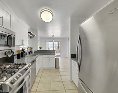 7989 Lisa Dawn Avenue - Photo Thumbnail 14