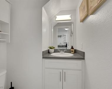 7989 Lisa Dawn Avenue - Photo Thumbnail 17