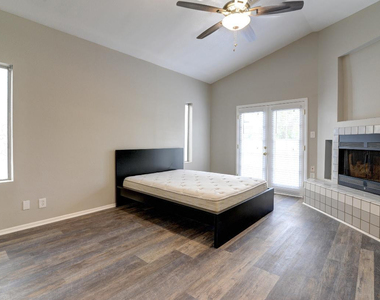 519 W 13th Street - Photo Thumbnail 6