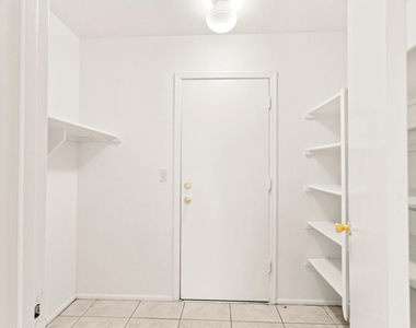 7309 W Canterbury Drive - Photo Thumbnail 8