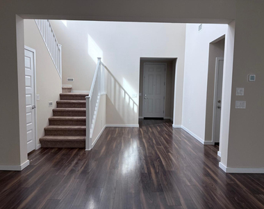 9519 W Fallen Leaf Lane - Photo Thumbnail 2