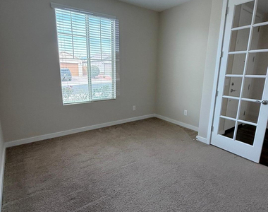 9519 W Fallen Leaf Lane - Photo Thumbnail 4
