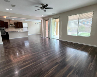 9519 W Fallen Leaf Lane - Photo Thumbnail 5