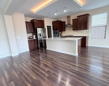 9519 W Fallen Leaf Lane - Photo Thumbnail 7