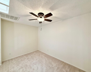 1717 E Union Hills Drive - Photo Thumbnail 6