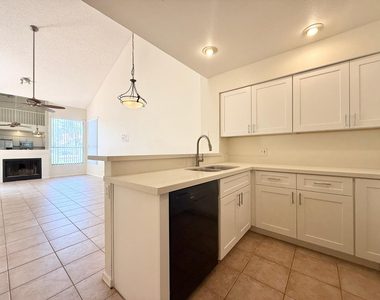 1717 E Union Hills Drive - Photo Thumbnail 22