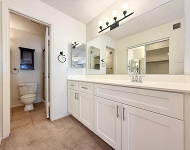 1717 E Union Hills Drive - Photo Thumbnail 12