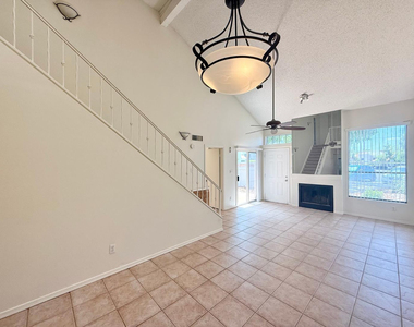 1717 E Union Hills Drive - Photo Thumbnail 5