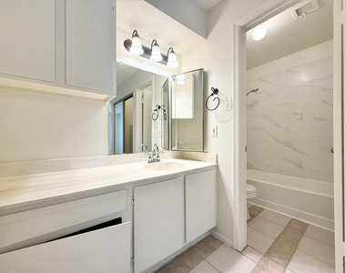 1717 E Union Hills Drive - Photo Thumbnail 37