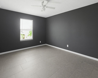6815 W Encinas Lane - Photo Thumbnail 9