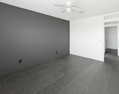 6815 W Encinas Lane - Photo Thumbnail 30