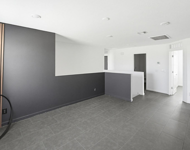 6815 W Encinas Lane - Photo Thumbnail 11