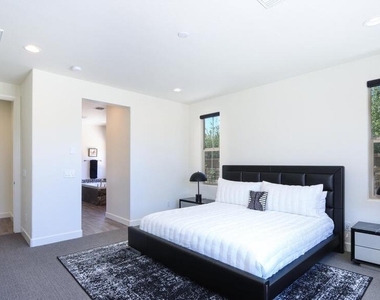 948 W Yosemite Drive - Photo Thumbnail 16