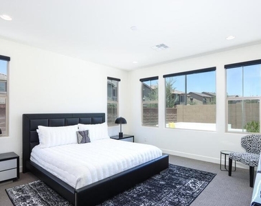 948 W Yosemite Drive - Photo Thumbnail 15