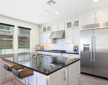 948 W Yosemite Drive - Photo Thumbnail 10