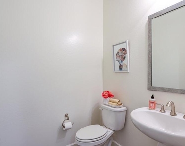 948 W Yosemite Drive - Photo Thumbnail 6