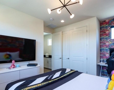 948 W Yosemite Drive - Photo Thumbnail 32