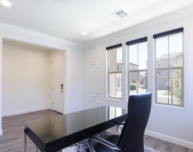 948 W Yosemite Drive - Photo Thumbnail 4