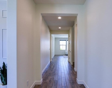 948 W Yosemite Drive - Photo Thumbnail 3