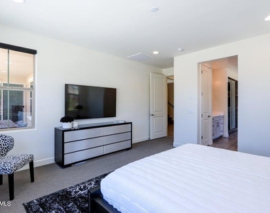 948 W Yosemite Drive - Photo Thumbnail 17