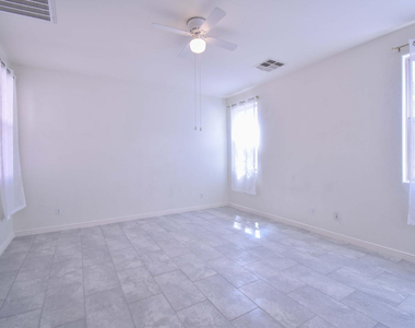 21017 W Glen Street - Photo Thumbnail 12