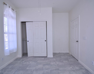 21017 W Glen Street - Photo Thumbnail 3