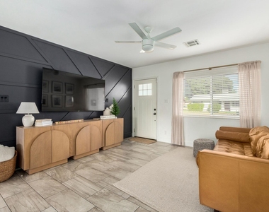 2613 E Pierson Street - Photo Thumbnail 21