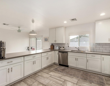2613 E Pierson Street - Photo Thumbnail 24