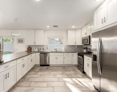 2613 E Pierson Street - Photo Thumbnail 22