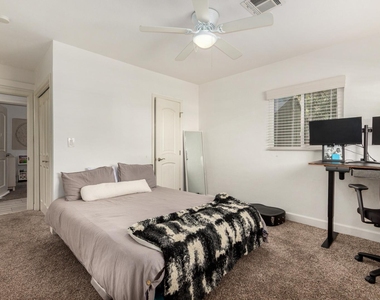 2613 E Pierson Street - Photo Thumbnail 12