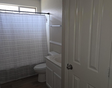1410 S 107th Lane - Photo Thumbnail 6