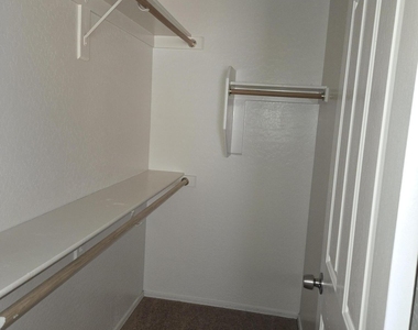 1410 S 107th Lane - Photo Thumbnail 11