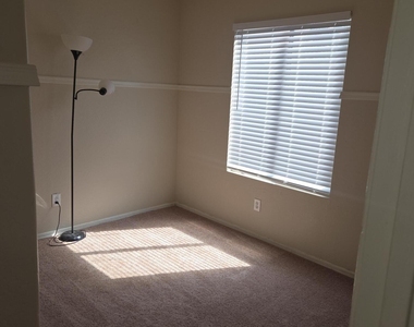 1410 S 107th Lane - Photo Thumbnail 10