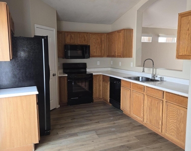 1410 S 107th Lane - Photo Thumbnail 1