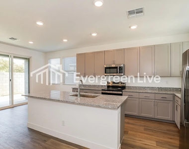 9117 N 181st Avenue - Photo Thumbnail 29
