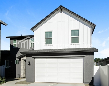 9117 N 181st Avenue - Photo Thumbnail 1