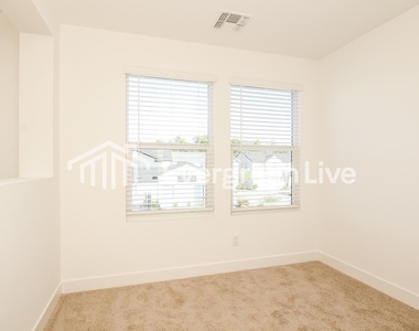 9117 N 181st Avenue - Photo Thumbnail 38