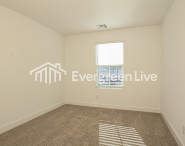 9117 N 181st Avenue - Photo Thumbnail 15